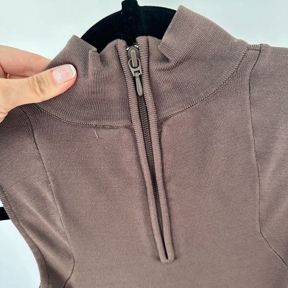 Midi dress with scoop neckline
Very good quality
Worn once
Looks very nice - Picture 4 of 5